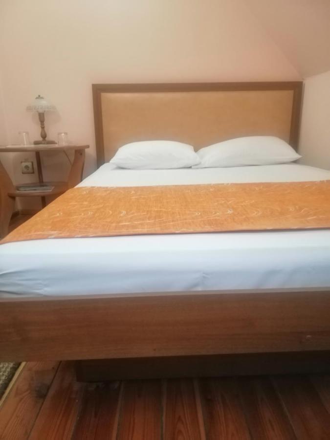 Hotel Gostiniy Dvor Non-Stop Cherson Exterior foto