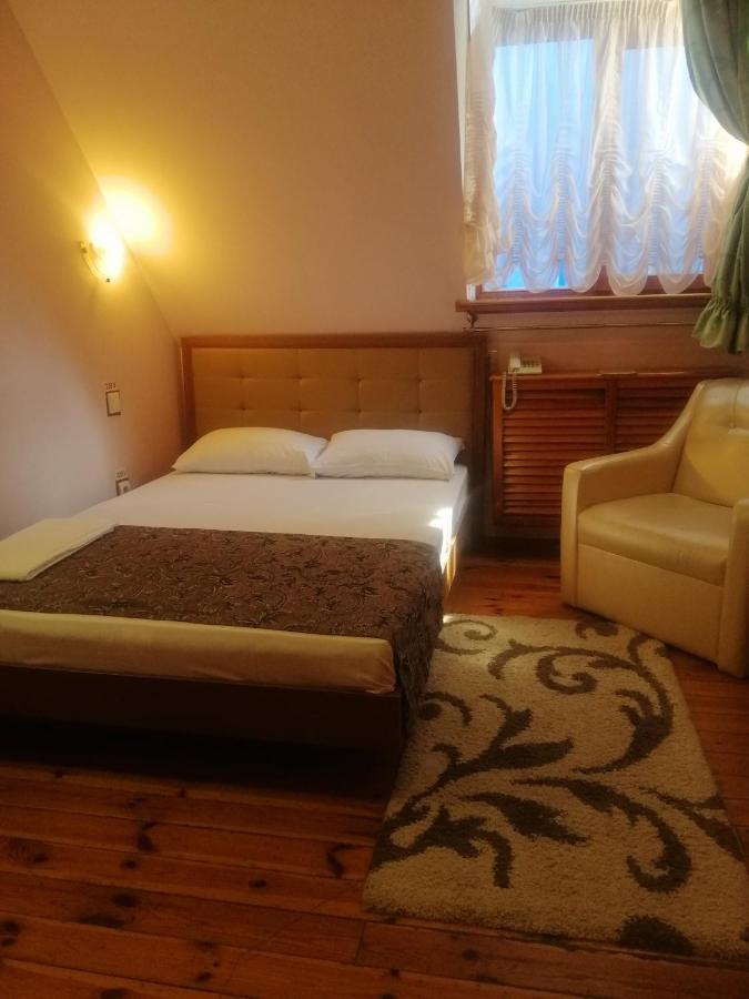 Hotel Gostiniy Dvor Non-Stop Cherson Exterior foto