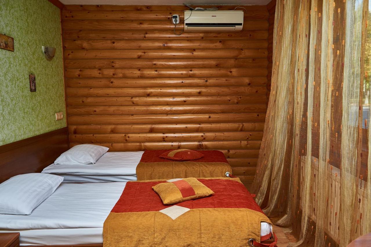 Hotel Gostiniy Dvor Non-Stop Cherson Exterior foto