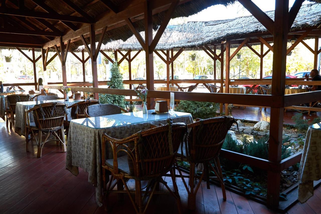 Hotel Gostiniy Dvor Non-Stop Cherson Exterior foto